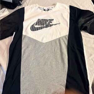 Nike Men's Black, White, and Gray Long Sleeve Tee and Sweatpants